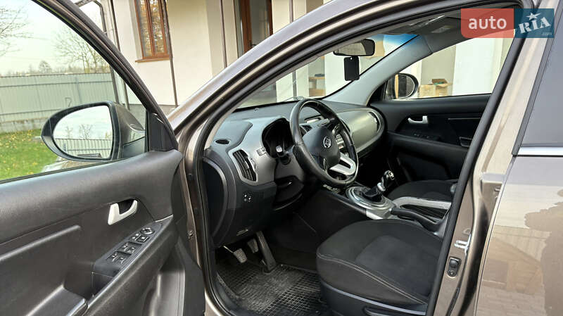 Внедорожник / Кроссовер Kia Sportage 2015 в Черновцах