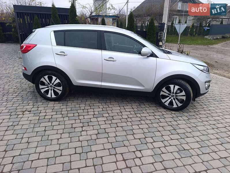 Позашляховик / Кросовер Kia Sportage 2011 в Чернівцях