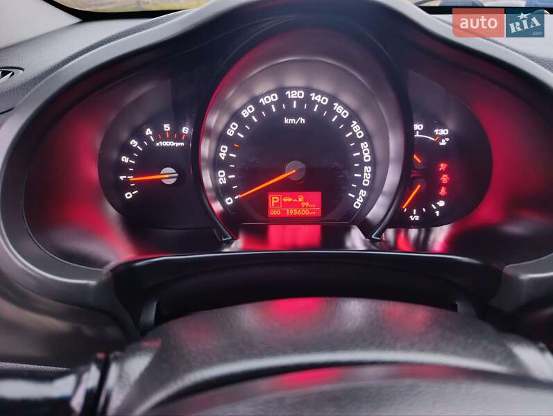 Позашляховик / Кросовер Kia Sportage 2011 в Чернівцях