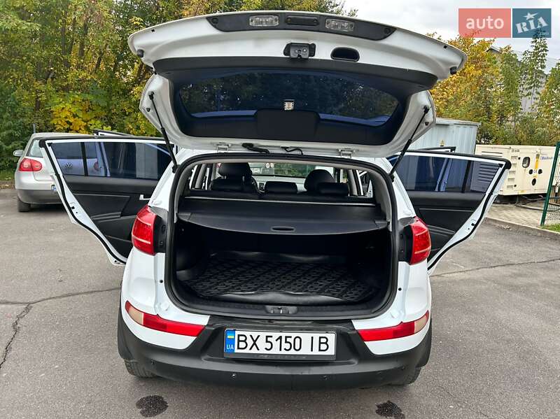 Внедорожник / Кроссовер Kia Sportage 2011 в Каменец-Подольском