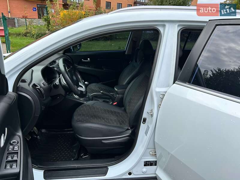 Внедорожник / Кроссовер Kia Sportage 2011 в Каменец-Подольском