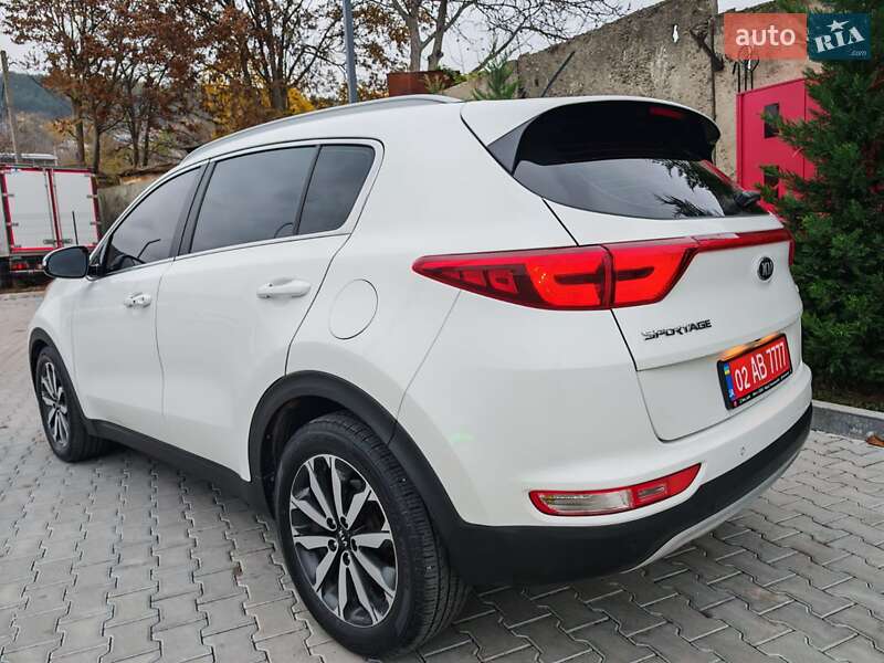 Внедорожник / Кроссовер Kia Sportage 2015 в Могилев-Подольске