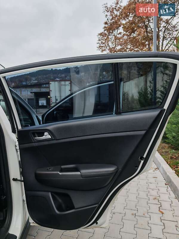 Внедорожник / Кроссовер Kia Sportage 2015 в Могилев-Подольске