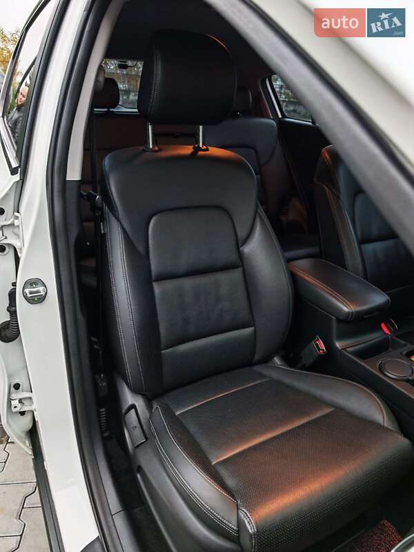 Внедорожник / Кроссовер Kia Sportage 2015 в Могилев-Подольске