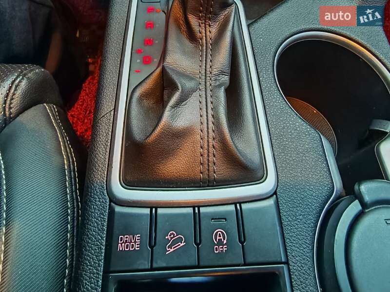 Внедорожник / Кроссовер Kia Sportage 2015 в Могилев-Подольске