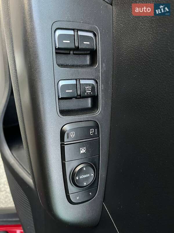 Позашляховик / Кросовер Kia Sportage 2016 в Києві фото 16 Позашляховик / Кросовер Kia Sportage 2016 в Києві