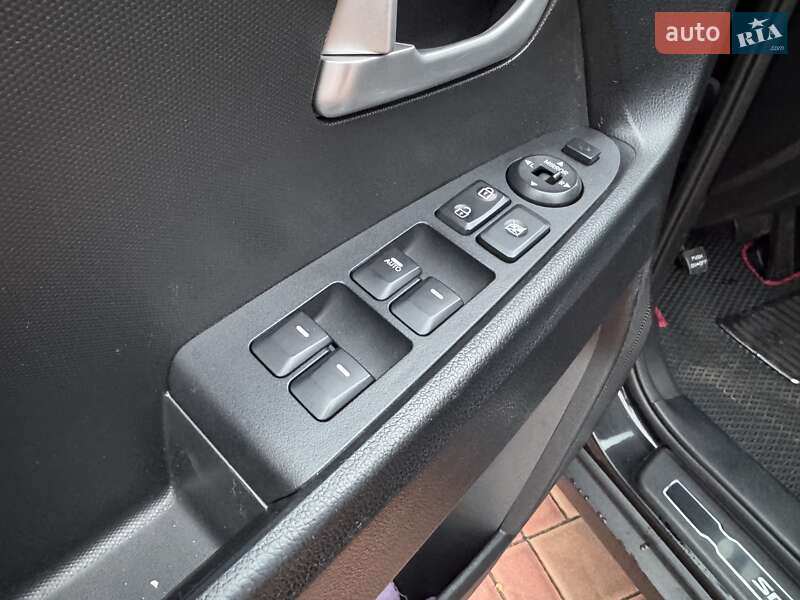 Внедорожник / Кроссовер Kia Sportage 2012 в Одессе