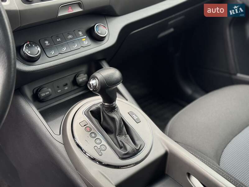 Внедорожник / Кроссовер Kia Sportage 2013 в Сарнах