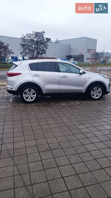 Внедорожник / Кроссовер Kia Sportage 2016 в Черновцах