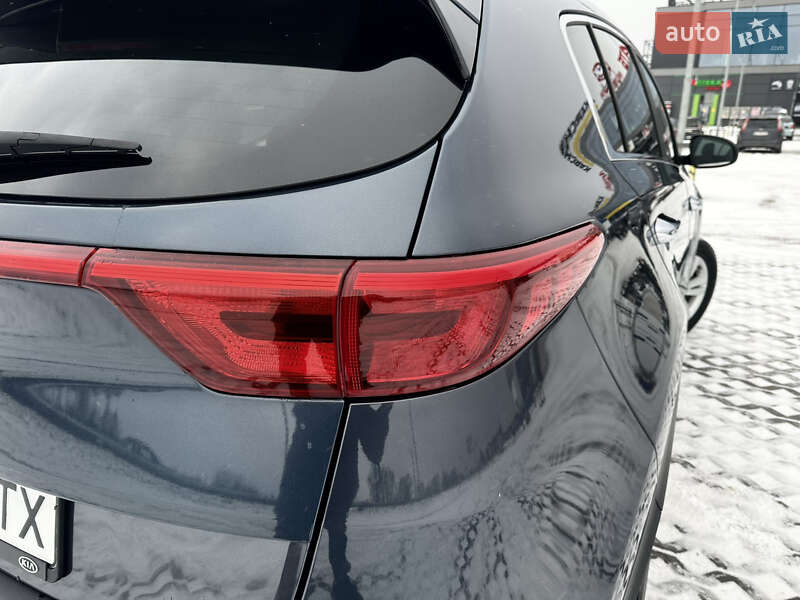 Внедорожник / Кроссовер Kia Sportage 2016 в Львове