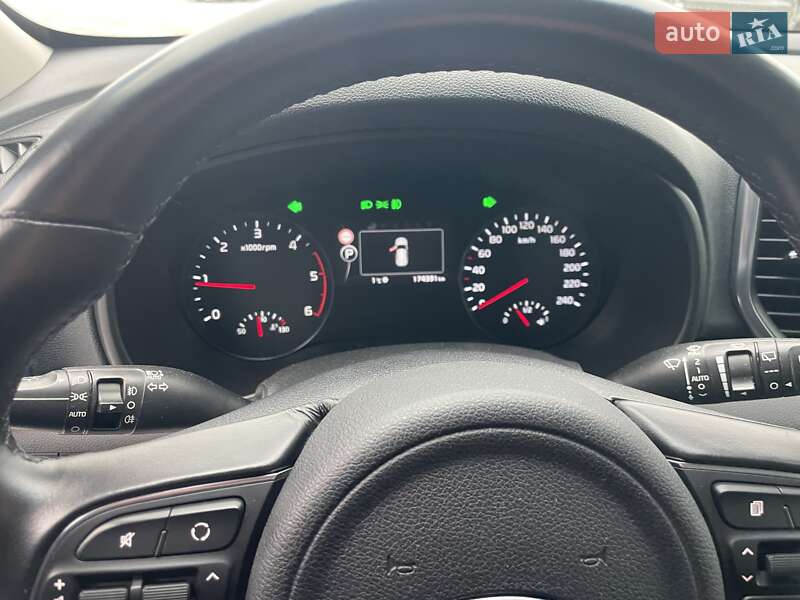 Внедорожник / Кроссовер Kia Sportage 2016 в Черновцах