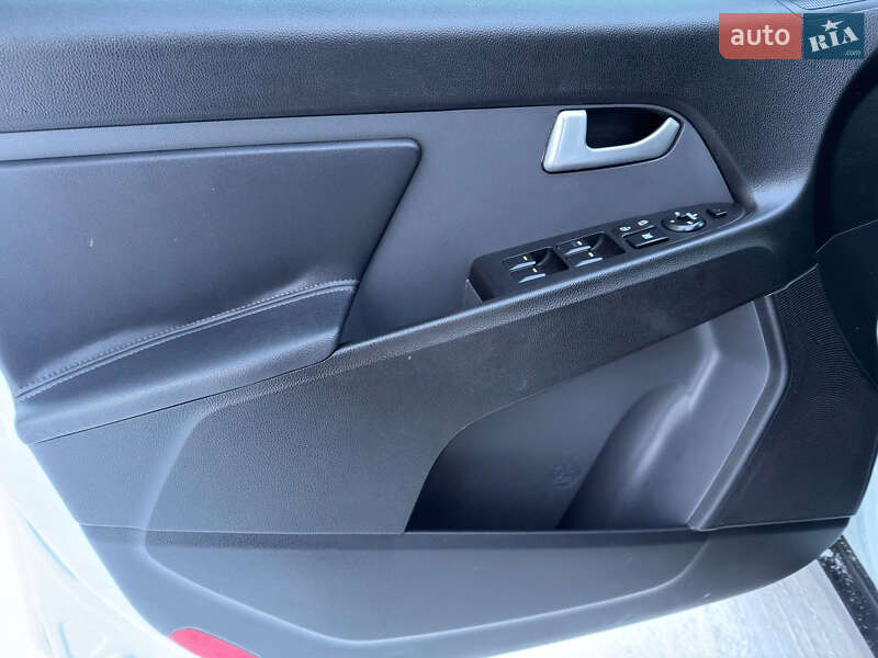 Внедорожник / Кроссовер Kia Sportage 2012 в Киеве