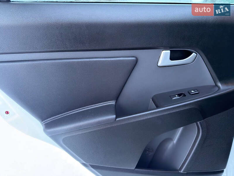 Внедорожник / Кроссовер Kia Sportage 2012 в Киеве