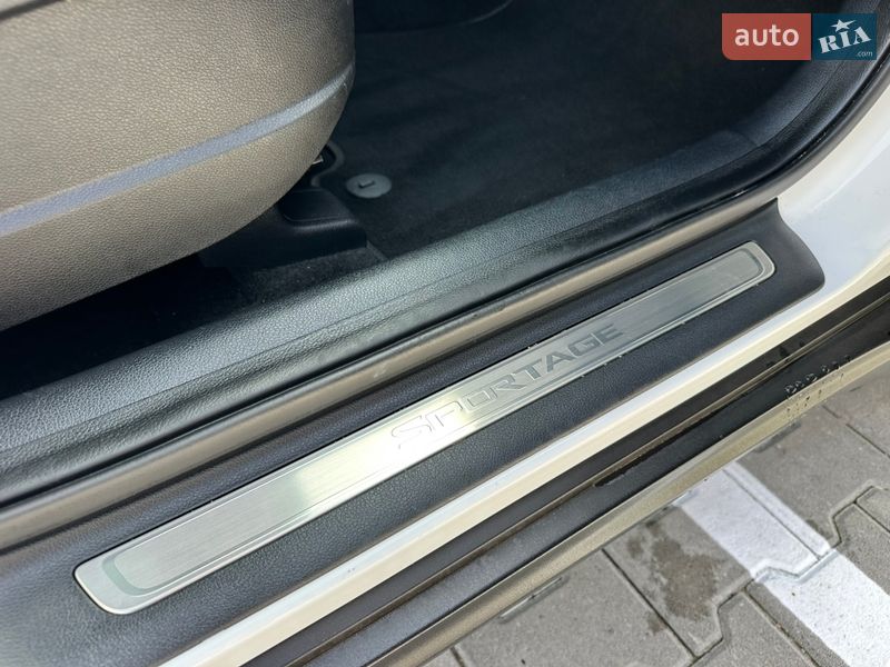 Внедорожник / Кроссовер Kia Sportage 2016 в Дубно