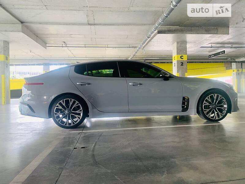 Лифтбек Kia Stinger 2018 в Львове