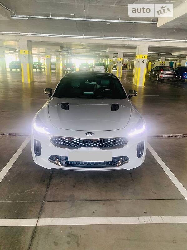 Лифтбек Kia Stinger 2018 в Львове