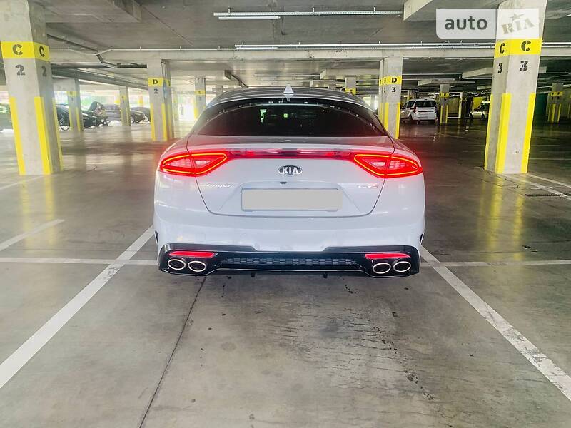 Лифтбек Kia Stinger 2018 в Львове