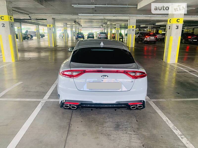 Лифтбек Kia Stinger 2018 в Львове