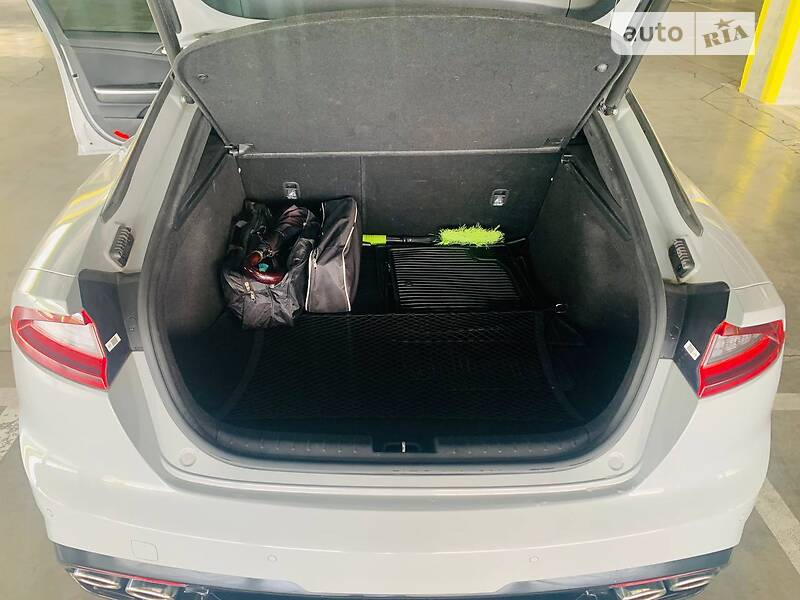 Лифтбек Kia Stinger 2018 в Львове