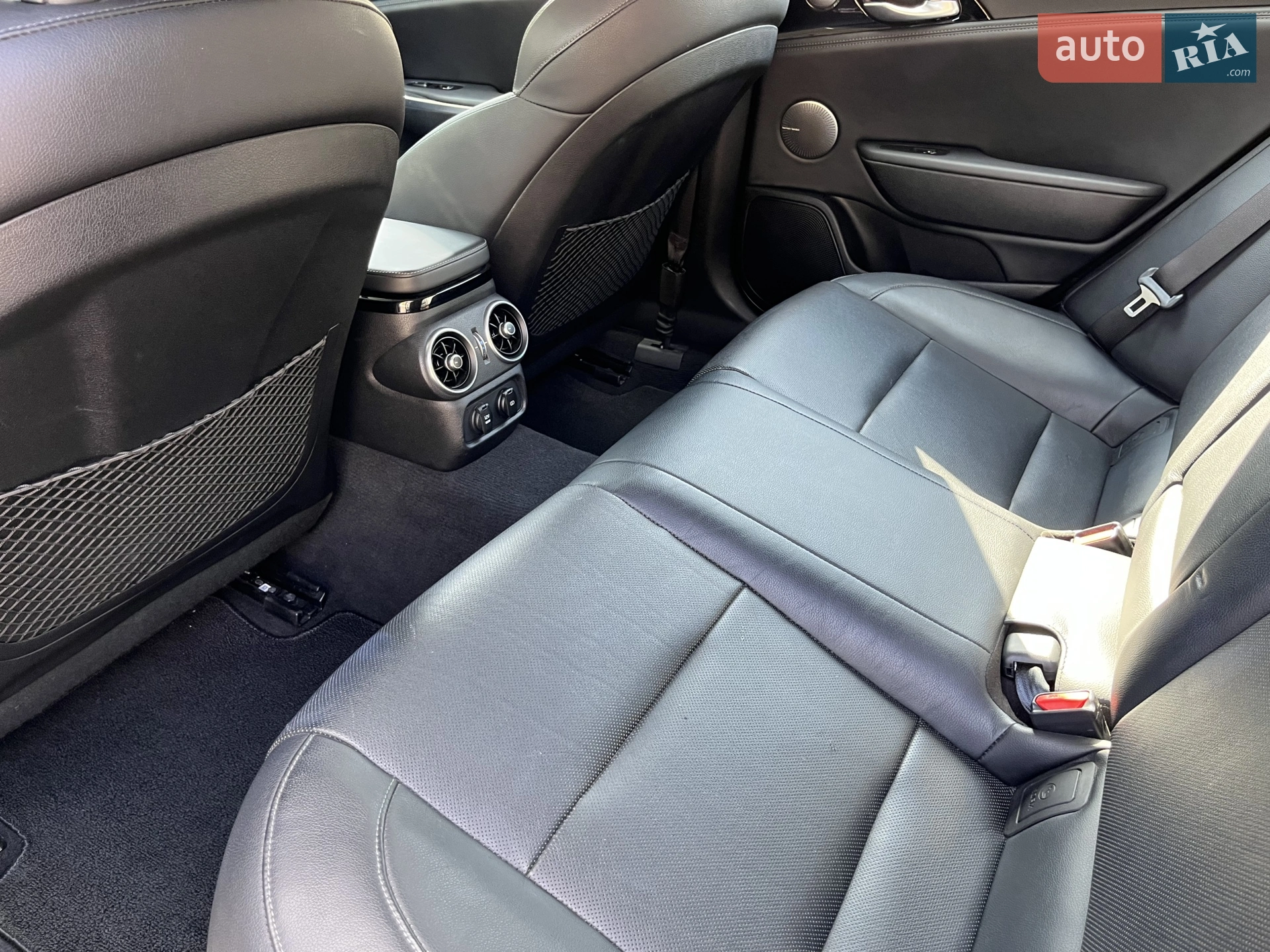 2017 Kia Stinger - мініатюра 14
