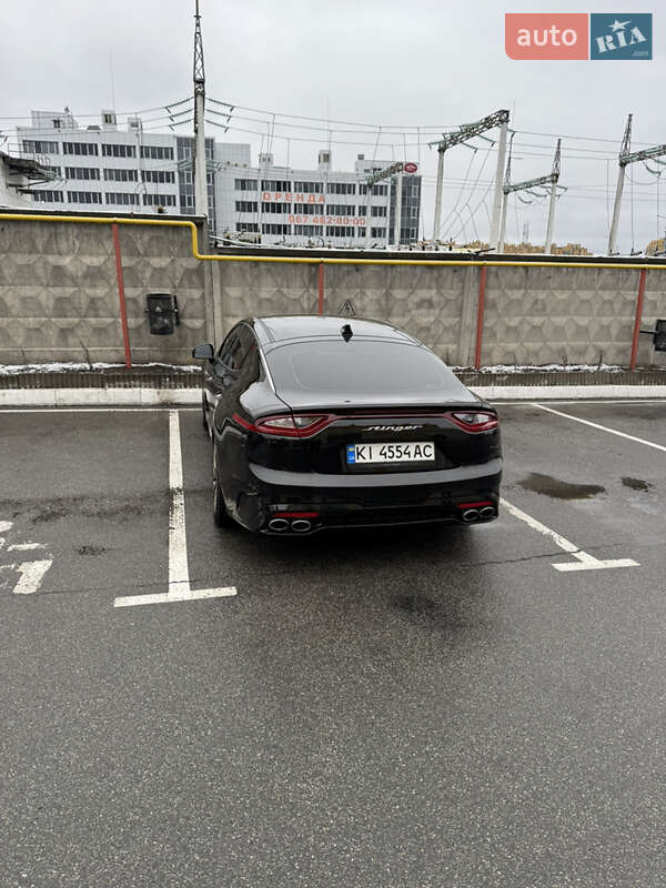 Фастбэк Kia Stinger 2017 в Киеве