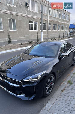 Фастбэк Kia Stinger 2018 в 