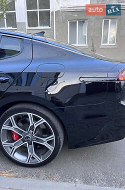 Фастбэк Kia Stinger 2018 в 