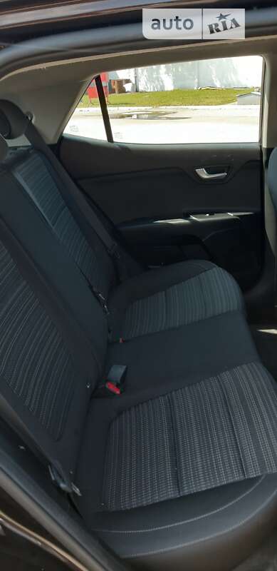 Внедорожник / Кроссовер Kia Stonic 2018 в Киеве