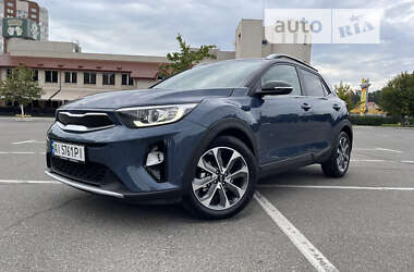 Внедорожник / Кроссовер Kia Stonic 2018 в 