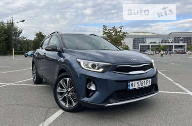 Внедорожник / Кроссовер Kia Stonic 2018 в 