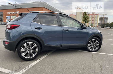 Внедорожник / Кроссовер Kia Stonic 2018 в 