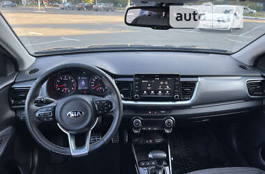 Внедорожник / Кроссовер Kia Stonic 2018 в 