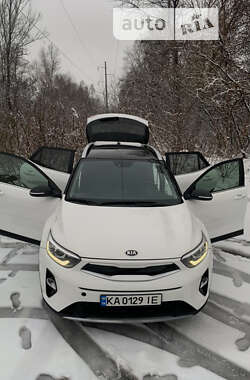 Внедорожник / Кроссовер Kia Stonic 2021 в 