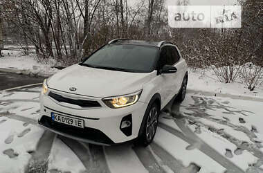 Внедорожник / Кроссовер Kia Stonic 2021 в 