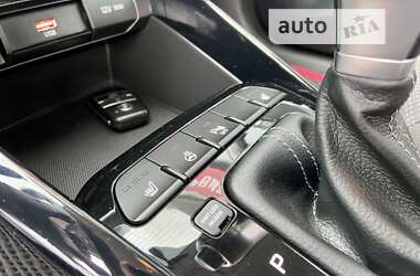 Позашляховик / Кросовер Kia Stonic 2021 в 
