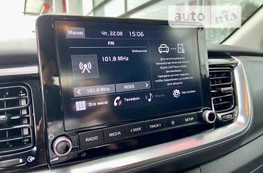 Позашляховик / Кросовер Kia Stonic 2021 в 