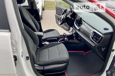 Позашляховик / Кросовер Kia Stonic 2021 в 
