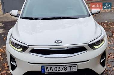 Внедорожник / Кроссовер Kia Stonic 2017 в Киеве