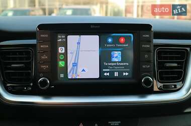 Позашляховик / Кросовер Kia Stonic 2018 в 