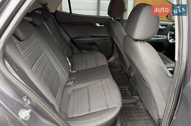 Внедорожник / Кроссовер Kia Stonic 2020 в 