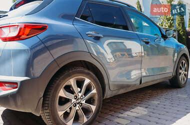 Позашляховик / Кросовер Kia Stonic 2020 в 