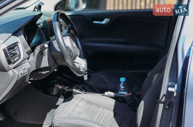 Позашляховик / Кросовер Kia Stonic 2020 в 