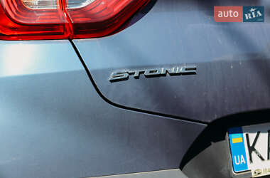 Позашляховик / Кросовер Kia Stonic 2020 в 