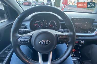 Внедорожник / Кроссовер Kia Stonic 2020 в 