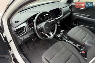 Внедорожник / Кроссовер Kia Stonic 2020 в 