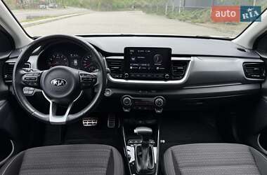 Внедорожник / Кроссовер Kia Stonic 2020 в 