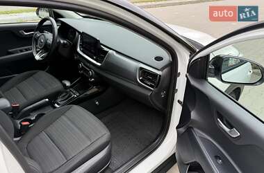 Внедорожник / Кроссовер Kia Stonic 2020 в 
