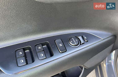 Внедорожник / Кроссовер Kia Stonic 2020 в 
