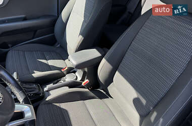 Внедорожник / Кроссовер Kia Stonic 2020 в 