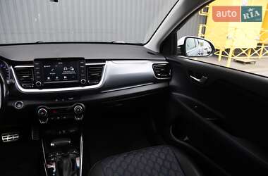 Внедорожник / Кроссовер Kia Stonic 2020 в 